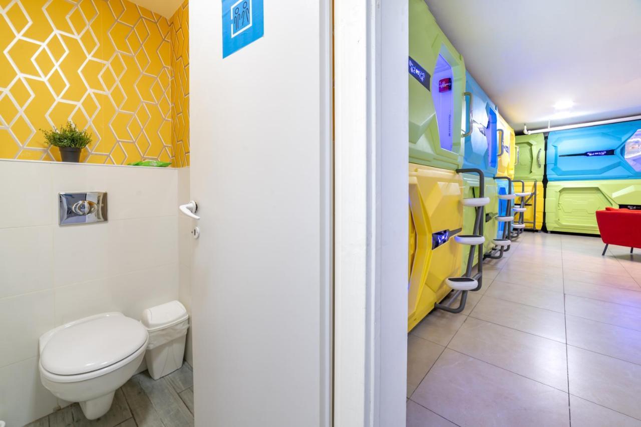 Capsule Inn Jerusalem Exterior photo